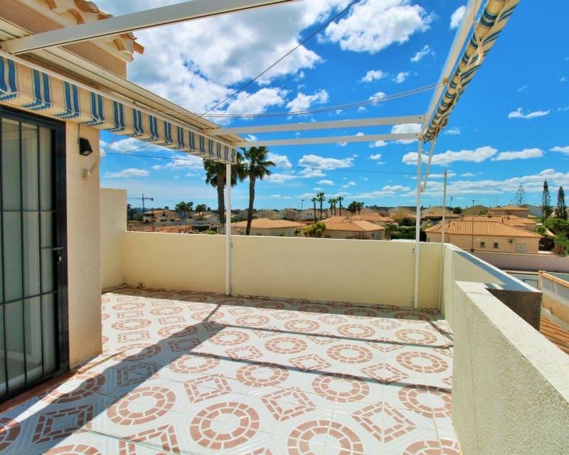 Chalet de 3 habitaciones en Playa Flamenca en venta con piscina - 249.950 € (Ref: 9806937)