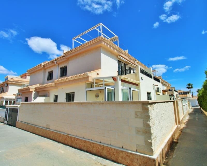 Chalet de 3 habitaciones en Playa Flamenca en venta con piscina - 249.950 € (Ref: 9806937)