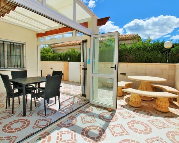 Chalet de 3 habitaciones en Playa Flamenca, Orihuela en venta con piscina - 249.950 € (Ref: 9806937)