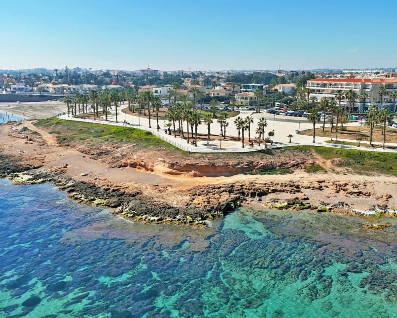 Chalet de 3 habitaciones en Playa Flamenca en venta con piscina - 249.950 € (Ref: 9806937)