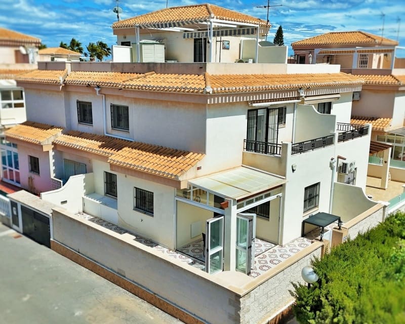 Chalet de 3 habitaciones en Playa Flamenca en venta con piscina - 249.950 € (Ref: 9806937)