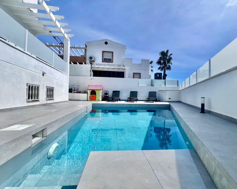 5 camera da letto Villa in vendita in Villamartin con piscina - 459.000 € (Rif: 9807054)