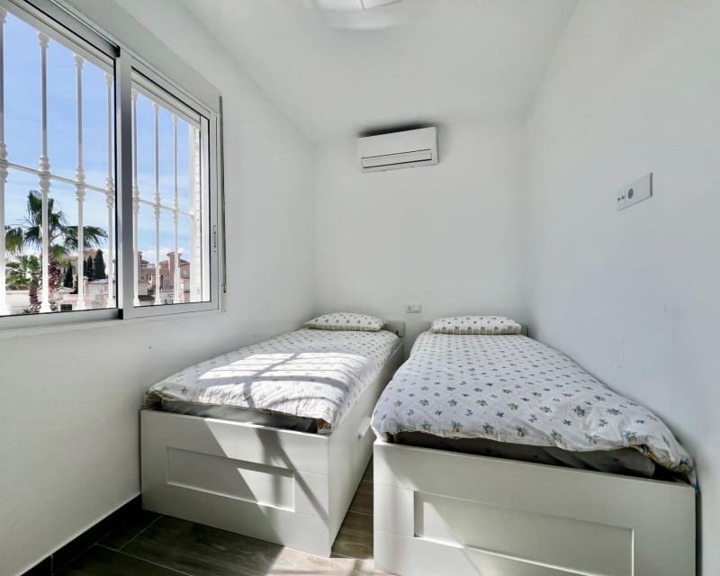 5 camera da letto Villa in vendita in Villamartin con piscina - 459.000 € (Rif: 9807054)