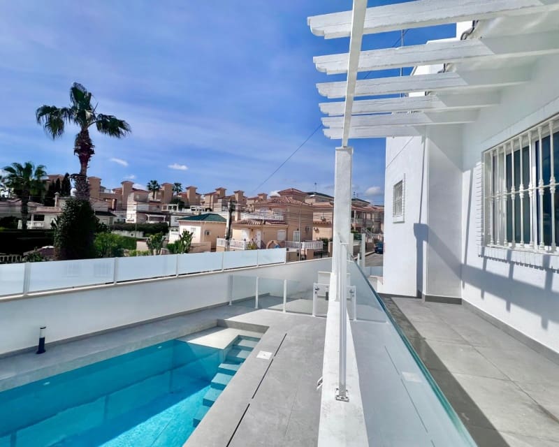 5 camera da letto Villa in vendita in Villamartin con piscina - 459.000 € (Rif: 9807054)