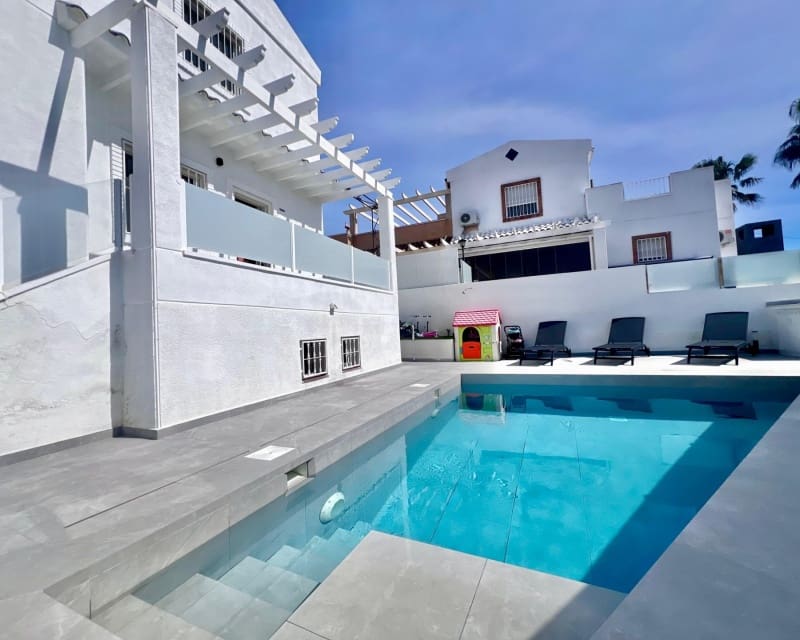 5 camera da letto Villa in vendita in Villamartin con piscina - 459.000 € (Rif: 9807054)