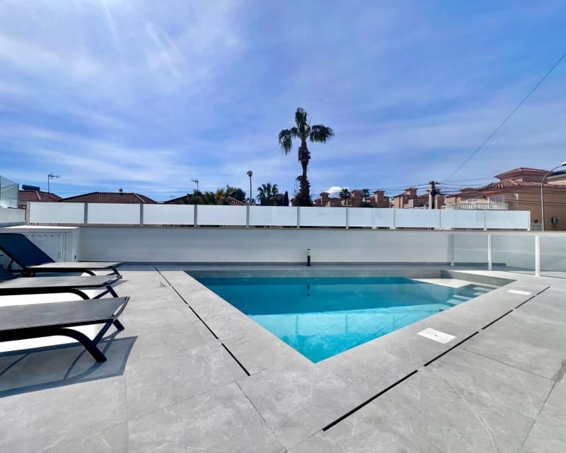 5 camera da letto Villa in vendita in Villamartin con piscina - 459.000 € (Rif: 9807054)