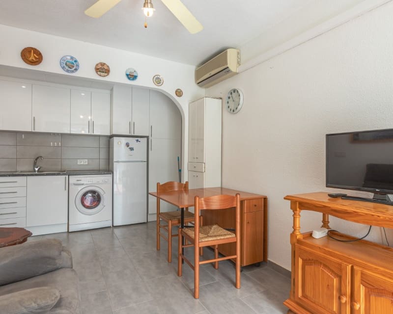 1 Zimmer Apartment zu verkaufen in Los Balcones mit Pool - 125.000 € (Ref: 9809375)