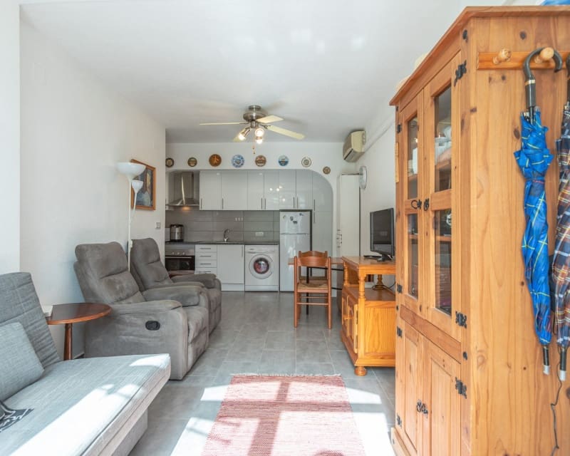 1 Zimmer Apartment zu verkaufen in Los Balcones mit Pool - 125.000 € (Ref: 9809375)