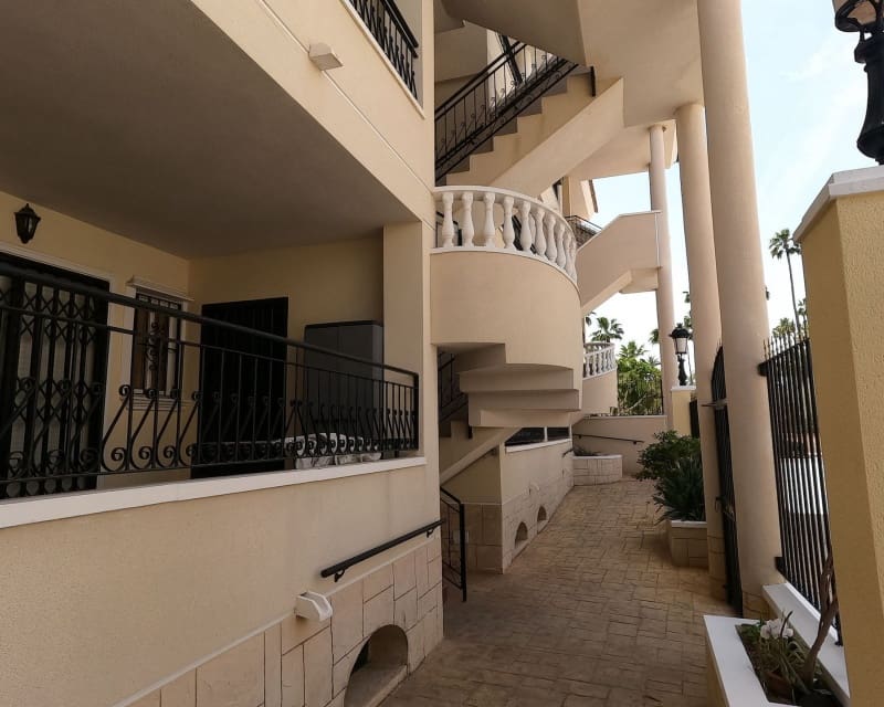 2 Zimmer Apartment zu verkaufen in Jacarilla mit Pool - 104.995 € (Ref: 9809377)