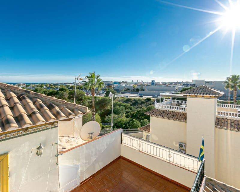 3 sovrum Villa till salu i Playa Flamenca med pool - 224 500 € (Ref: 9827475)