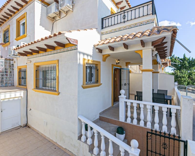 3 sovrum Villa till salu i Playa Flamenca med pool - 224 500 € (Ref: 9827475)