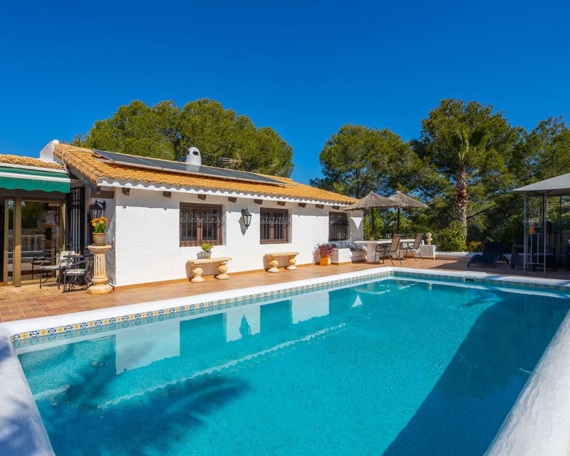 3 sovrum Villa till salu i Campoamor med pool - 499 000 € (Ref: 9827740)