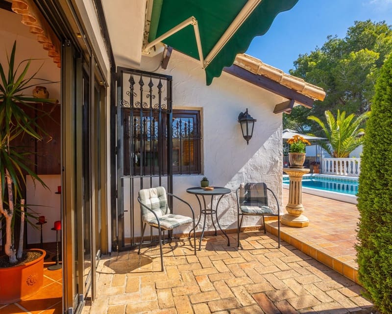 3 sovrum Villa till salu i Campoamor med pool - 499 000 € (Ref: 9827740)