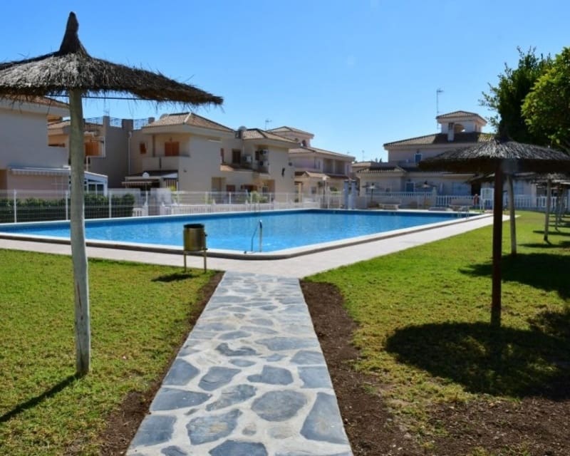 2 soveværelse Lejlighed til salg i Playa Flamenca med swimmingpool - € 185.000 (Ref: 9827742)