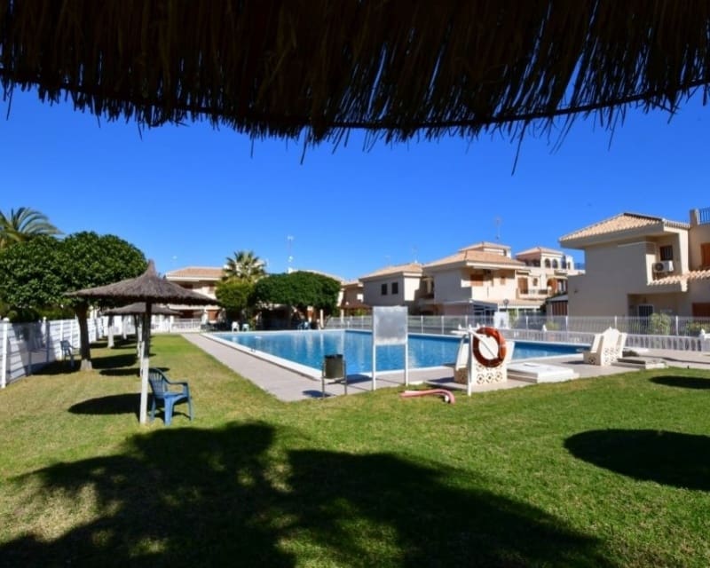 2 soveværelse Lejlighed til salg i Playa Flamenca med swimmingpool - € 185.000 (Ref: 9827742)