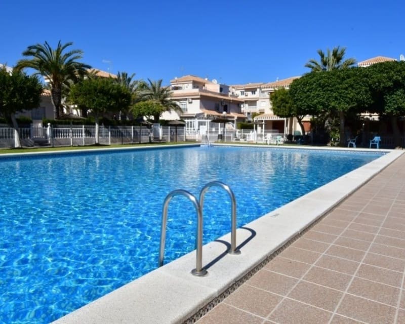 2 soveværelse Lejlighed til salg i Playa Flamenca med swimmingpool - € 185.000 (Ref: 9827742)