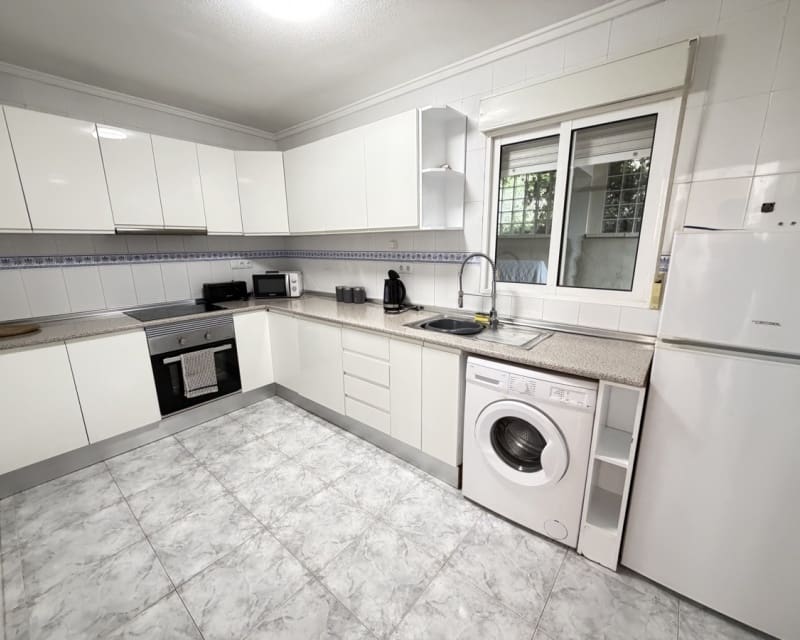 4 quarto Moradia para venda em Villamartin com piscina - 385 000 € (Ref: 9827744)