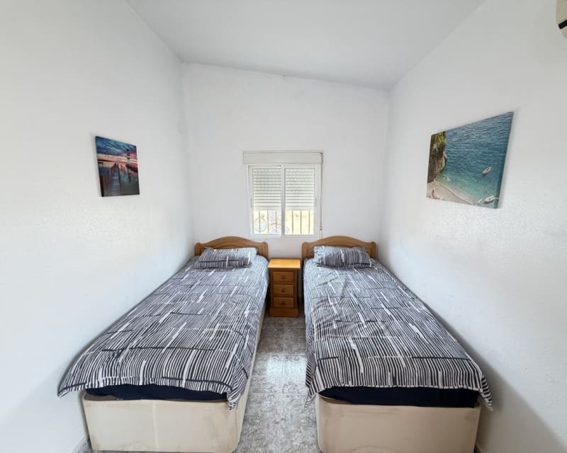 4 quarto Moradia para venda em Villamartin com piscina - 385 000 € (Ref: 9827744)