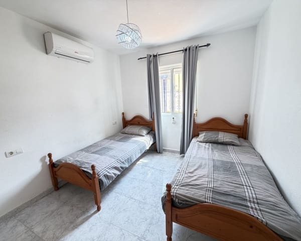 4 soverom Villa til salgs i Villamartin, Orihuela med svømmebasseng - € 385 000 (Ref: 9827744)