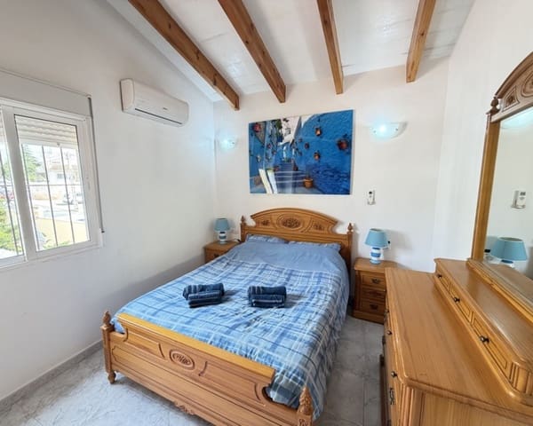 4 soverom Villa til salgs i Villamartin, Orihuela med svømmebasseng - € 385 000 (Ref: 9827744)