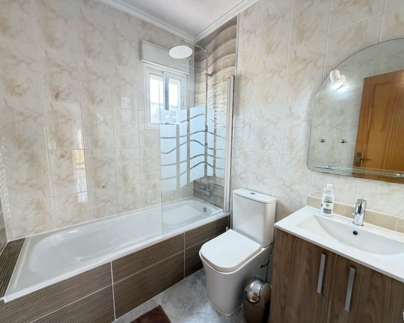 4 quarto Moradia para venda em Villamartin com piscina - 385 000 € (Ref: 9827744)