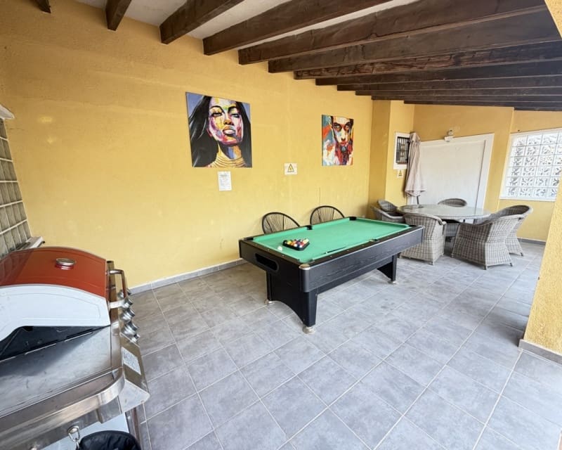 4 quarto Moradia para venda em Villamartin com piscina - 385 000 € (Ref: 9827744)