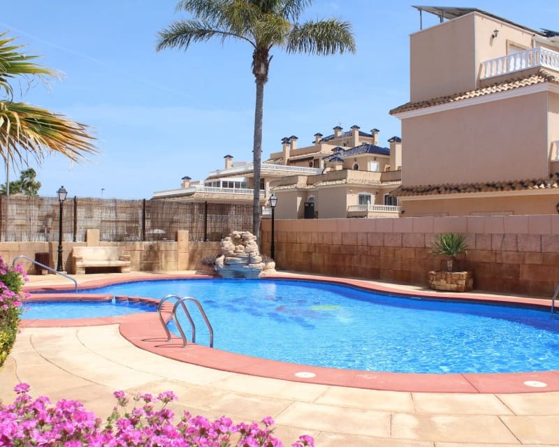3 quarto Moradia para venda em Villamartin com piscina - 285 000 € (Ref: 9827746)