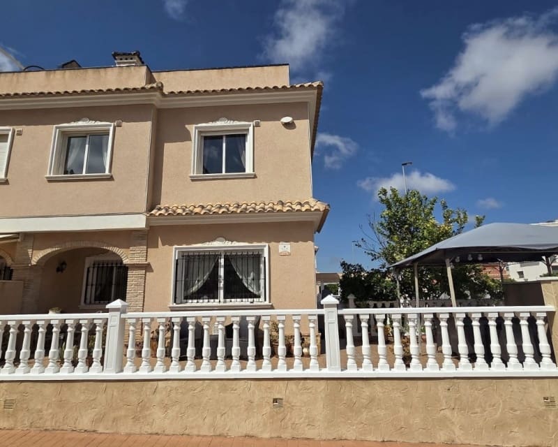 3 quarto Moradia para venda em Villamartin com piscina - 285 000 € (Ref: 9827746)
