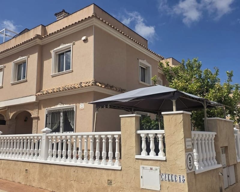 3 quarto Moradia para venda em Villamartin com piscina - 285 000 € (Ref: 9827746)