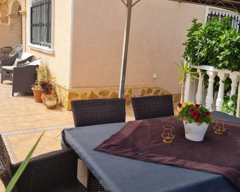 3 quarto Moradia para venda em Villamartin com piscina - 285 000 € (Ref: 9827746)