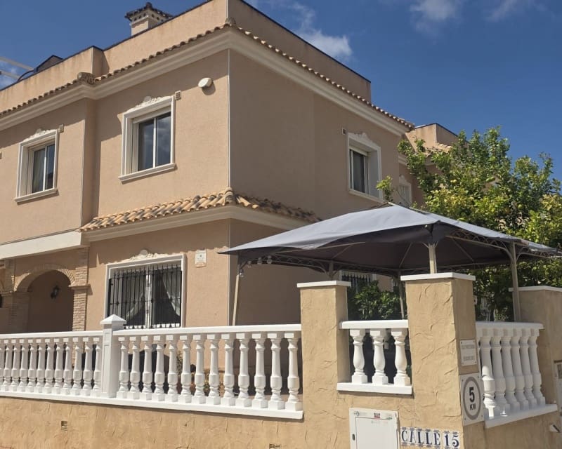 3 quarto Moradia para venda em Villamartin com piscina - 285 000 € (Ref: 9827746)