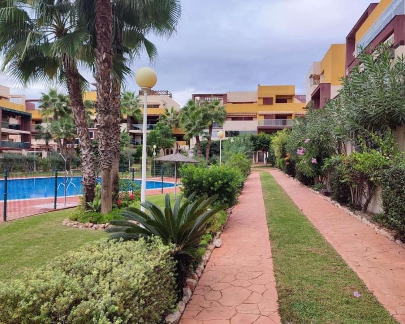 2 soveværelse Lejlighed til salg i Playa Flamenca med swimmingpool - € 273.000 (Ref: 9827758)