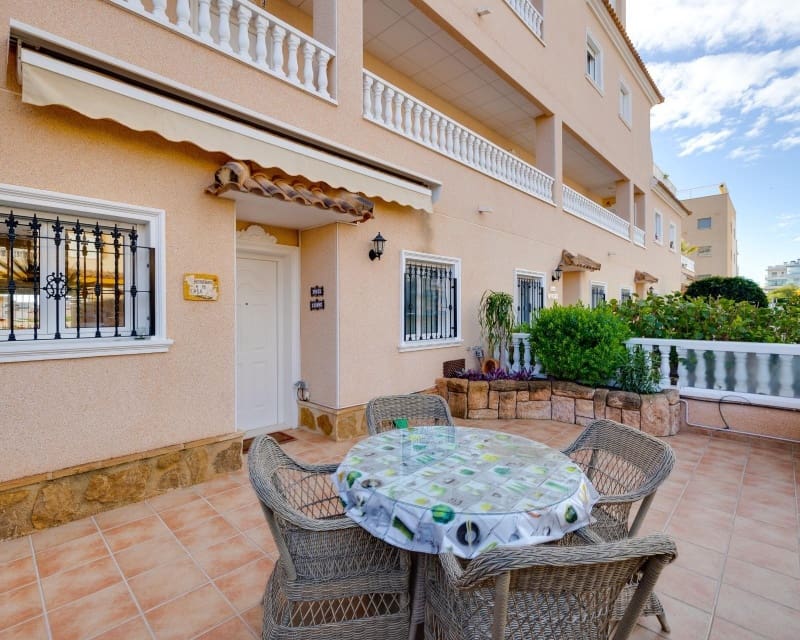2 slaapkamer Bungalow te koop in Villamartin met zwembad - € 199.000 (Ref: 9827762)