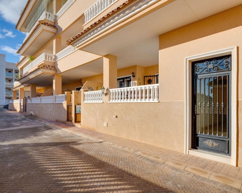 2 slaapkamer Bungalow te koop in Villamartin met zwembad - € 199.000 (Ref: 9827762)