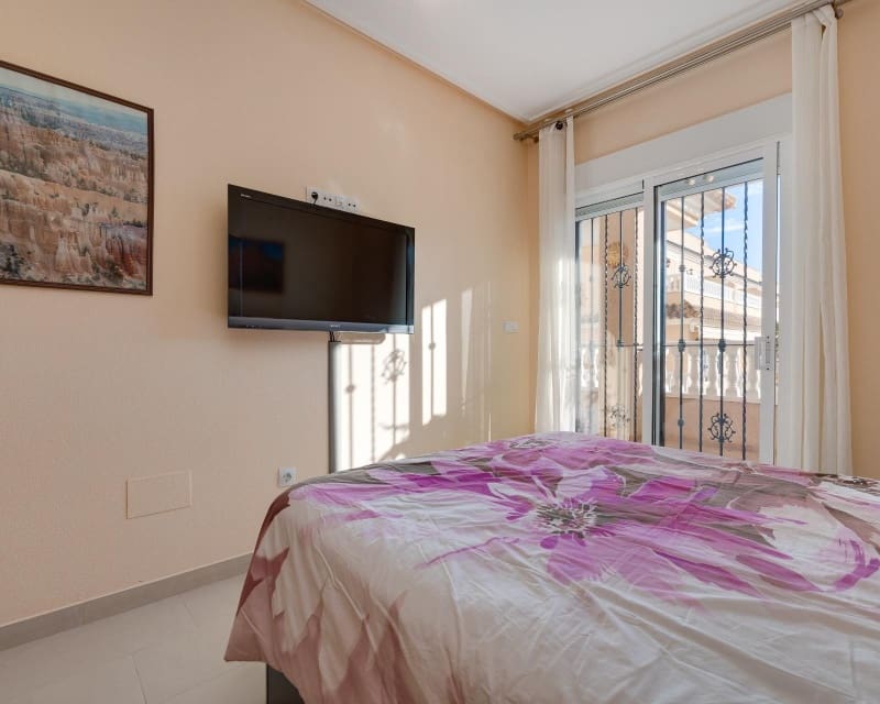 2 slaapkamer Bungalow te koop in Villamartin met zwembad - € 199.000 (Ref: 9827762)