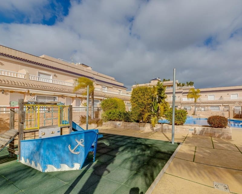 2 slaapkamer Bungalow te koop in Villamartin met zwembad - € 199.000 (Ref: 9827762)