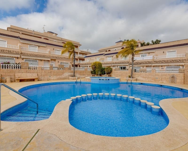 2 slaapkamer Bungalow te koop in Villamartin met zwembad - € 199.000 (Ref: 9827762)