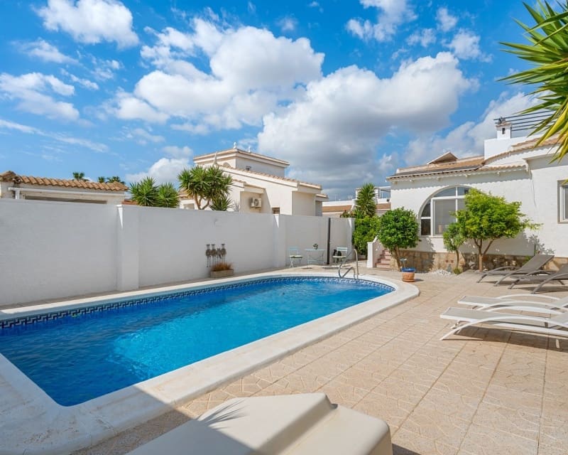 3 bedroom Villa for sale in Pueblo Bravo with pool - € 440,000 (Ref: 9827763)