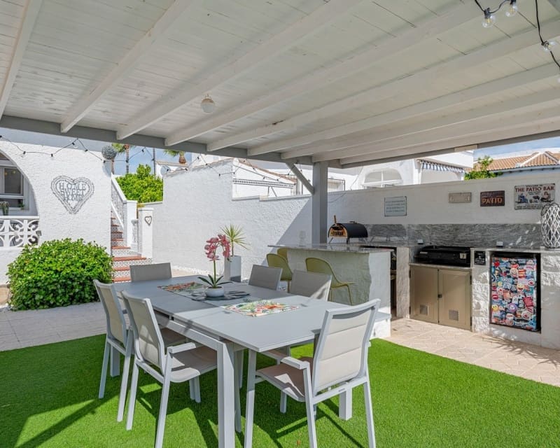 3 bedroom Villa for sale in Pueblo Bravo with pool - € 440,000 (Ref: 9827763)