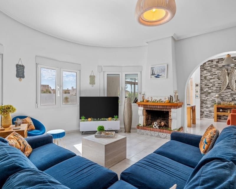 3 bedroom Villa for sale in Pueblo Bravo with pool - € 440,000 (Ref: 9827763)