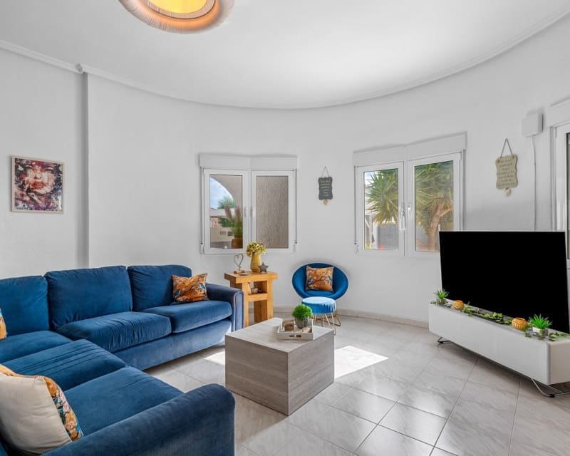 3 bedroom Villa for sale in Pueblo Bravo with pool - € 440,000 (Ref: 9827763)