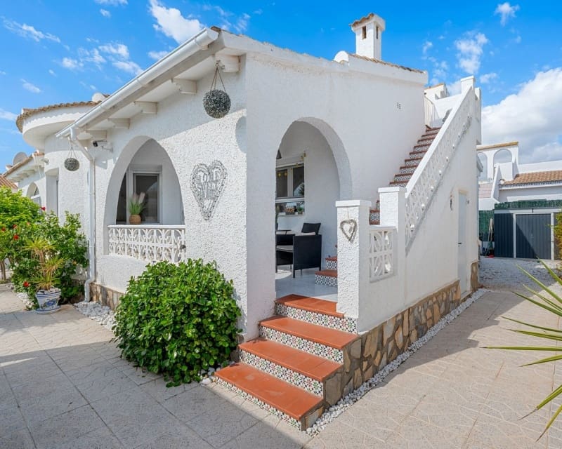 3 bedroom Villa for sale in Pueblo Bravo with pool - € 440,000 (Ref: 9827763)