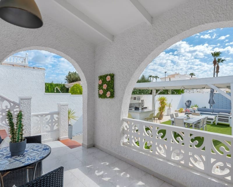 3 bedroom Villa for sale in Pueblo Bravo with pool - € 440,000 (Ref: 9827763)