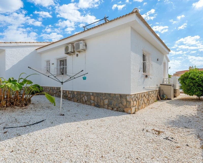 3 bedroom Villa for sale in Pueblo Bravo with pool - € 440,000 (Ref: 9827763)