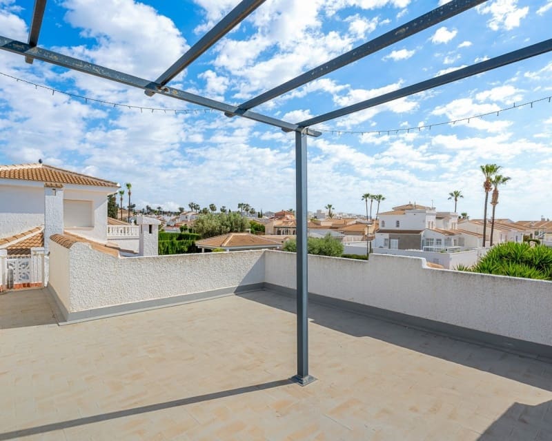 3 bedroom Villa for sale in Pueblo Bravo with pool - € 440,000 (Ref: 9827763)