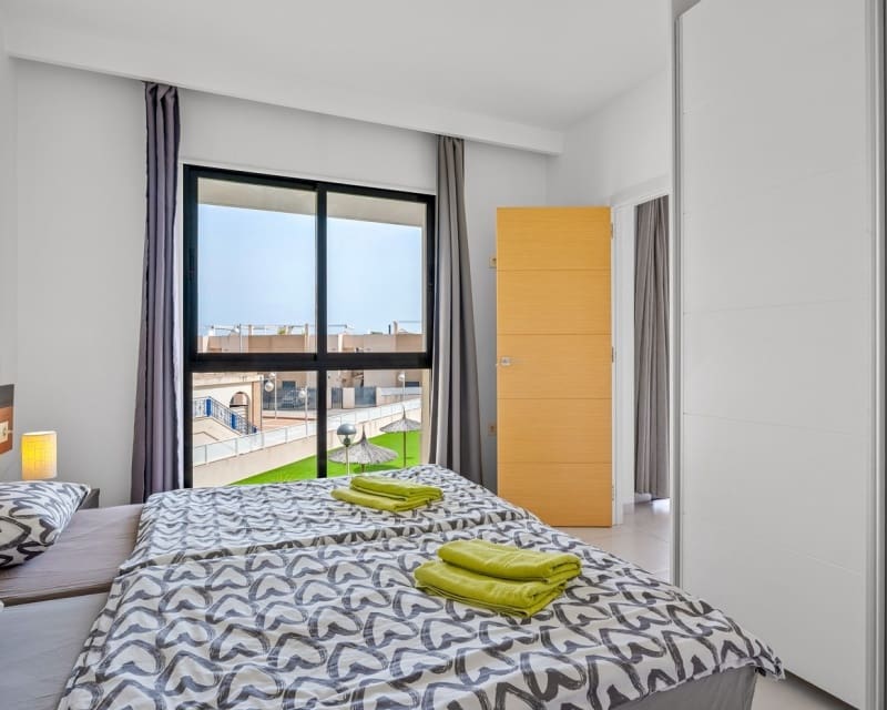 2 makuuhuone Huoneisto myytävänä paikassa La Zenia mukana uima-altaan - 249 900 € (Ref: 9827998)