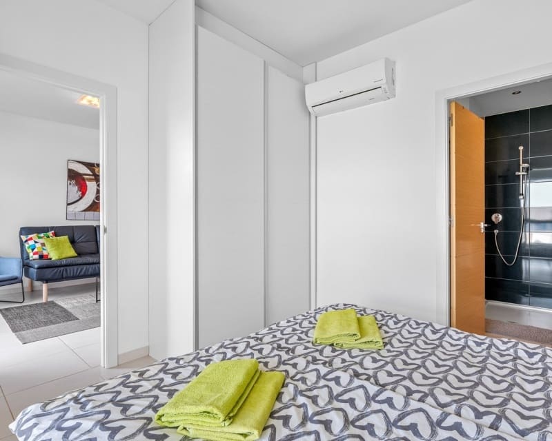 2 makuuhuone Huoneisto myytävänä paikassa La Zenia mukana uima-altaan - 249 900 € (Ref: 9827998)