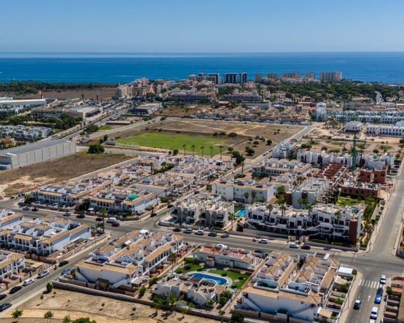 2 bedroom Apartment for sale in Punta Prima with pool - € 219,000 (Ref: 9856158)