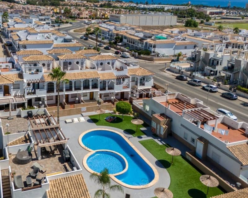 2 bedroom Apartment for sale in Punta Prima with pool - € 219,000 (Ref: 9856158)