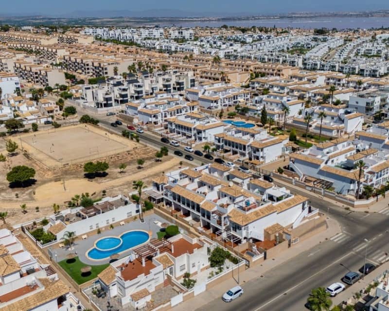 2 bedroom Apartment for sale in Punta Prima with pool - € 219,000 (Ref: 9856158)